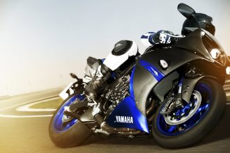 La yamaha R1 Race Blu mise en jeu par Motoblouz à l'occasion du GP de France 2014