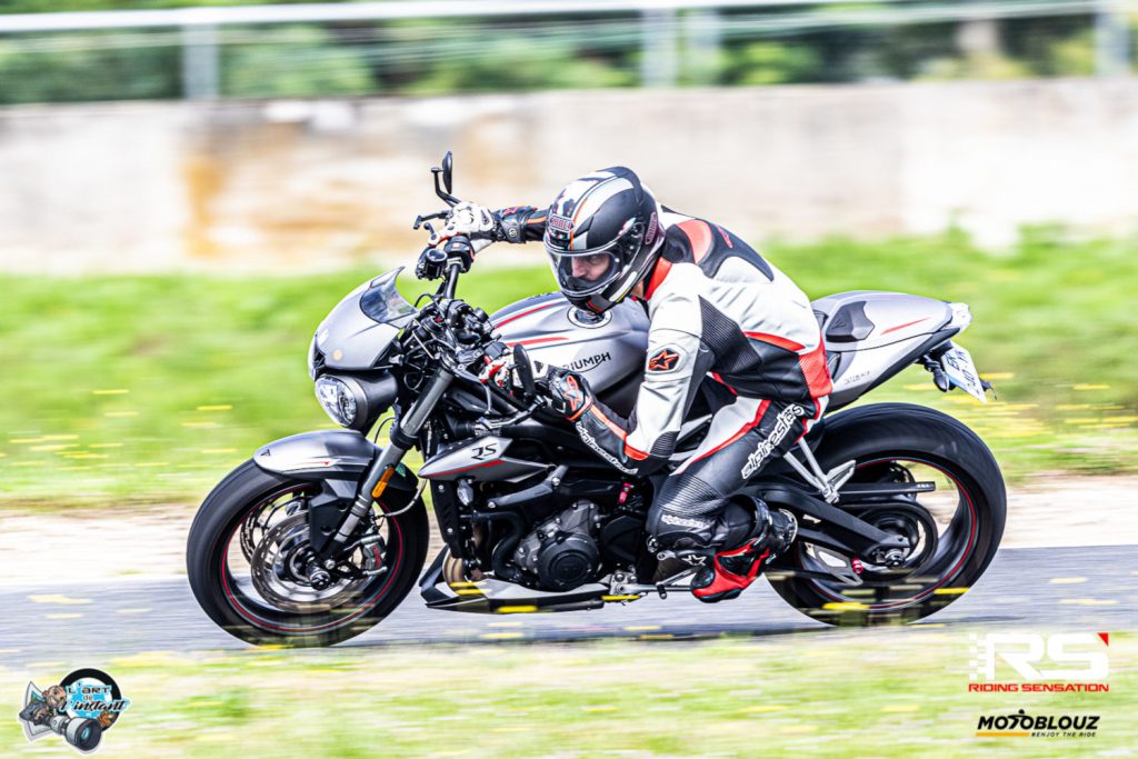 triumph_sprint_rs_sur_piste