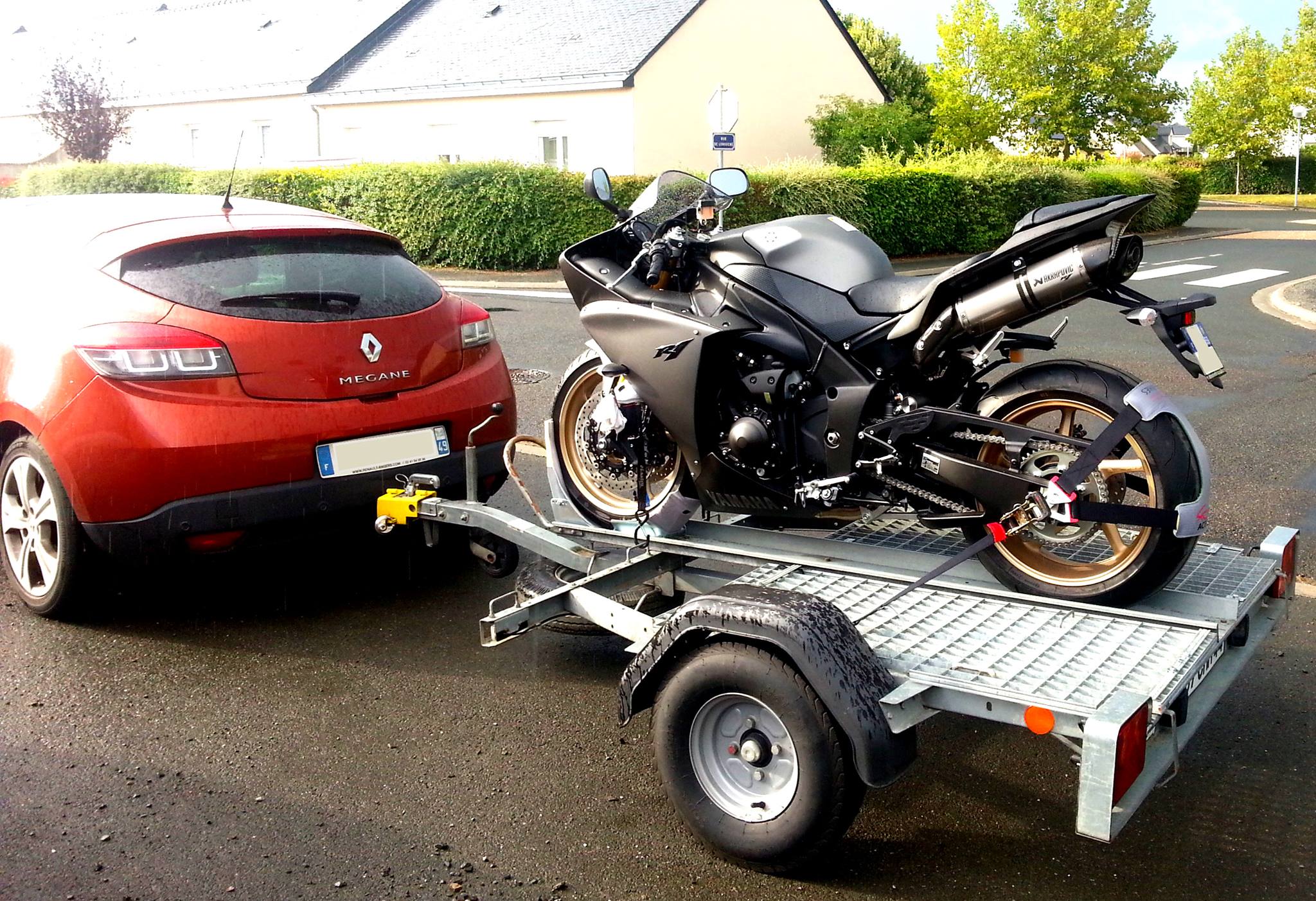 Comment arrimer une moto pour la transporter ?