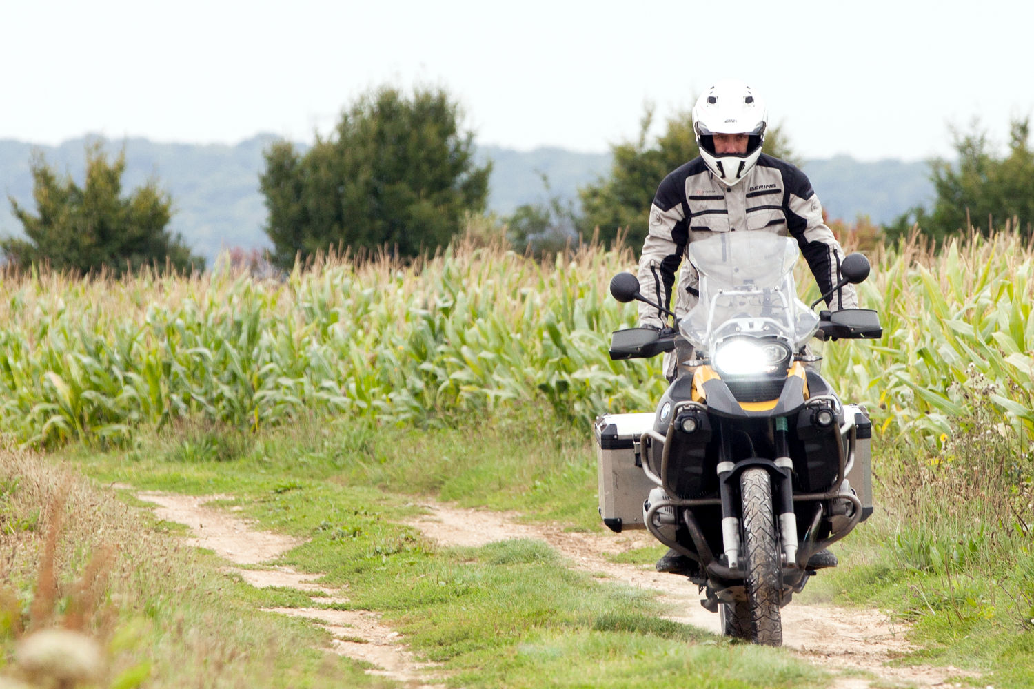 neumático moto trail carretera y tierra