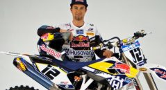 Max Nagl ne quitte pas son AGV AX-8 Carbon