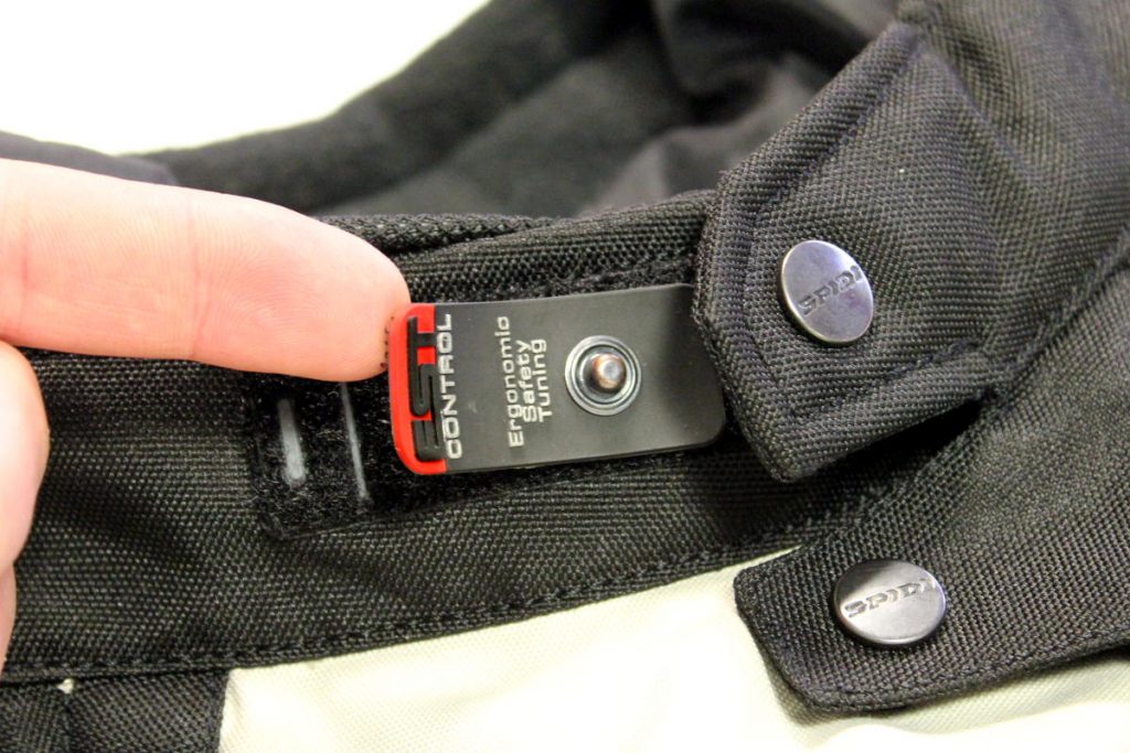 La pression réglable EST, montée sur un patch velcro