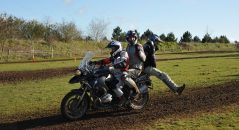 On en met du monde sur une BMW R 1200 GS !