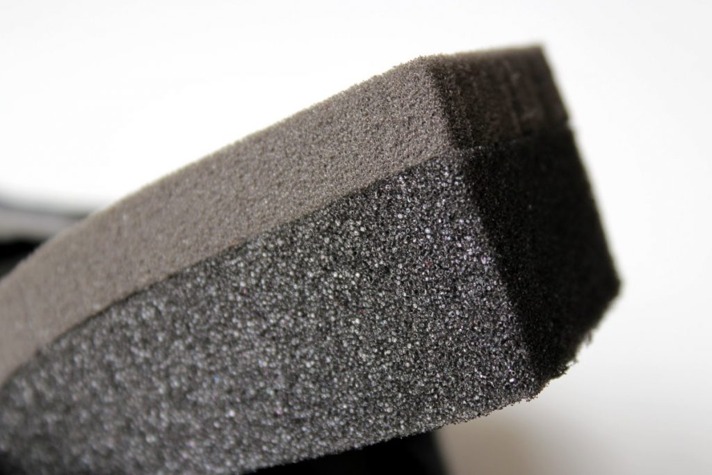 Exemple de mousse double densité utilisée face aux joues