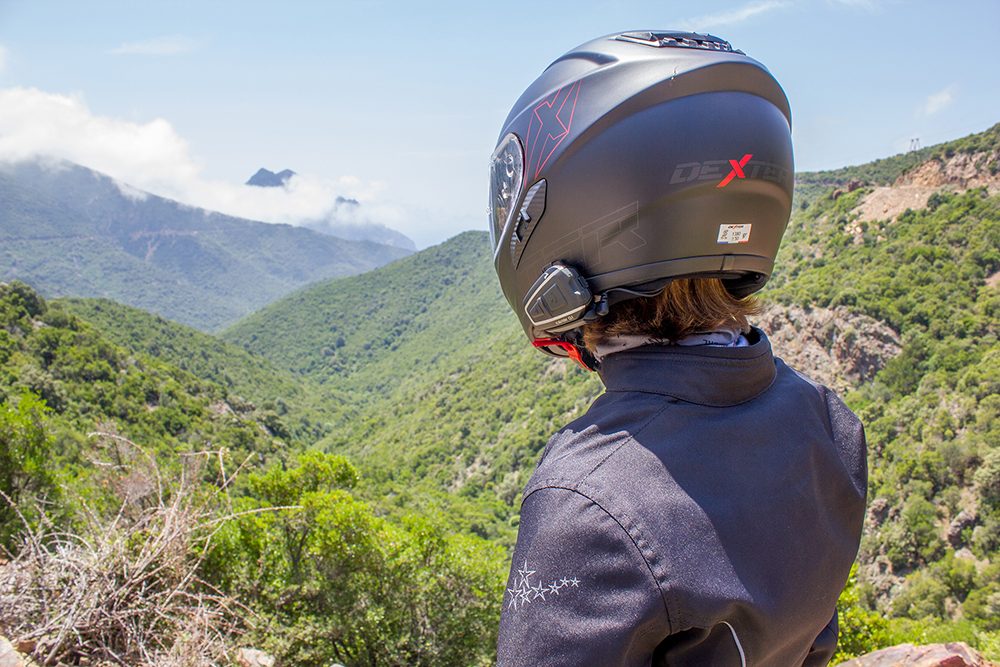 La Corse à moto : soleil, virages, what else ? Sur la route entre Calvi et Porto.