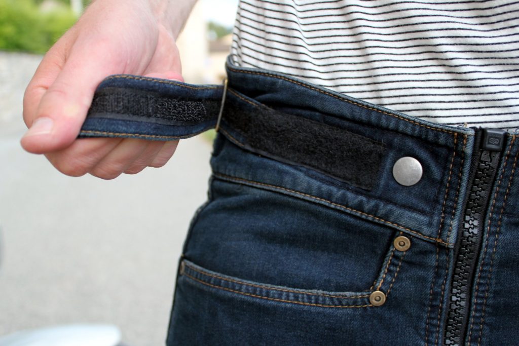 Le vélcro de réglage de la taille, rapide et efficace