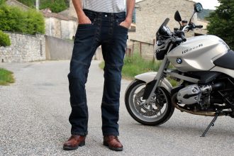 Le surpantalon easy 5 de 1964 Shoes se fait discret sur sa vocation protectrice