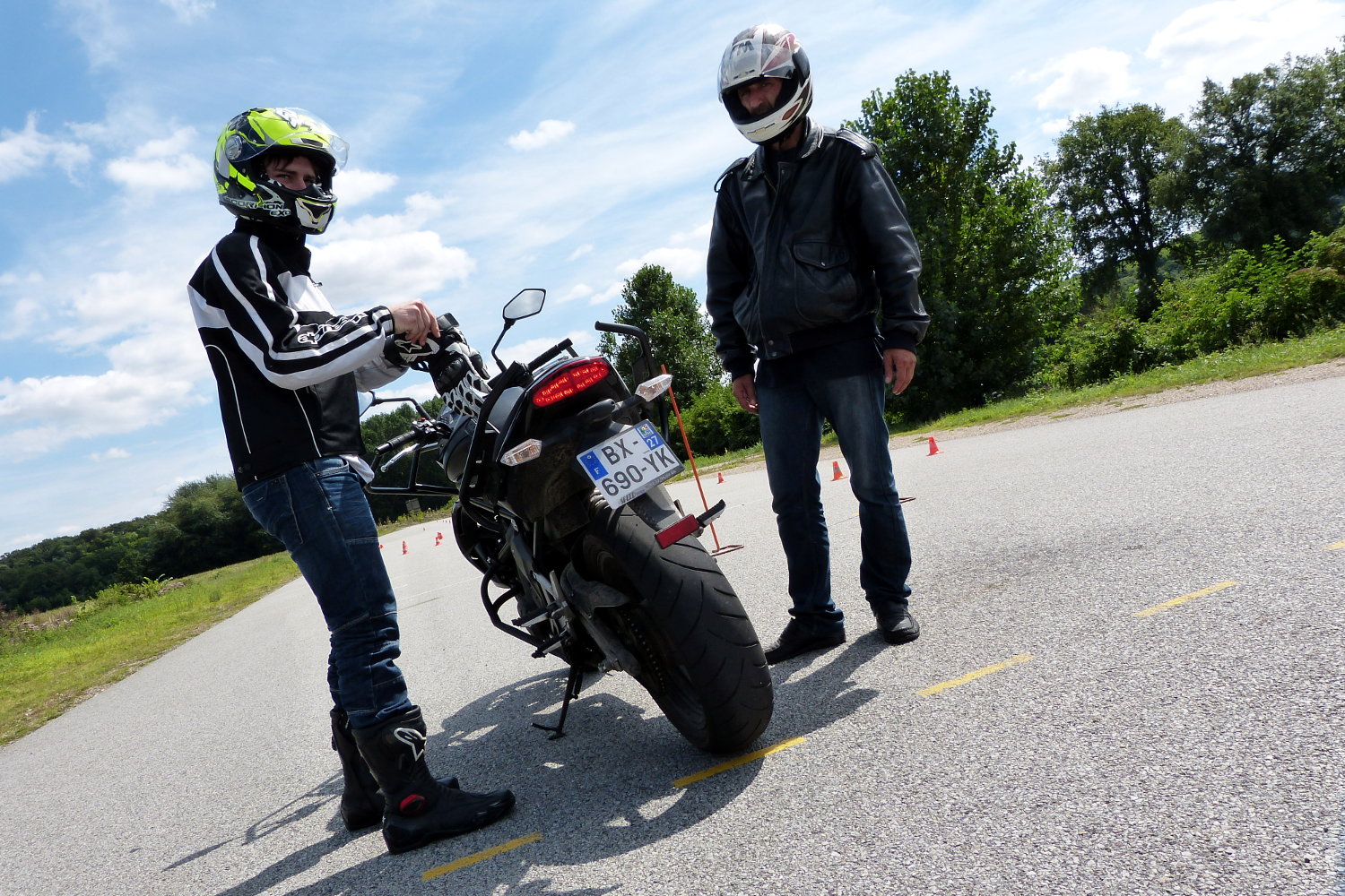 Faut-il mettre un A pour les nouveaux conducteurs moto