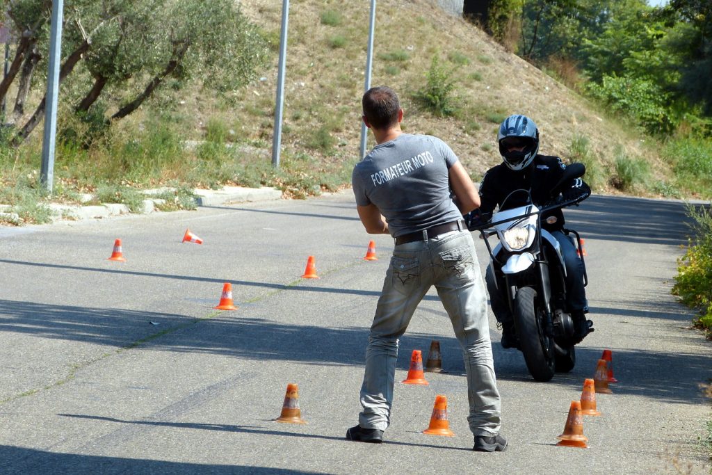 N’hésitez pas à rencontrer le moniteur pour vous assurer que le courant passe bien