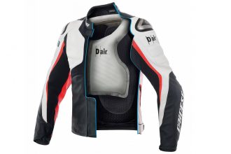 L'airbag du Dainese D-Air Misano 100 couvre essentiellement la poitrine