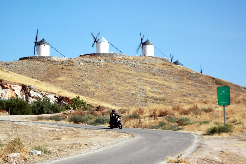 La route des moulins à Consuegra. Exclusivement réservée aux Harley !