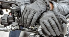 La norme européenne EN 13594:2015 vous assure que les gants moto obligatoires offrent un niveau de protection et un confort satisfaisants
