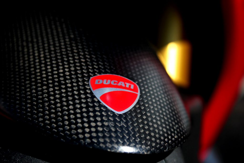 Garde-boue avant de Ducati Panigale en carbone