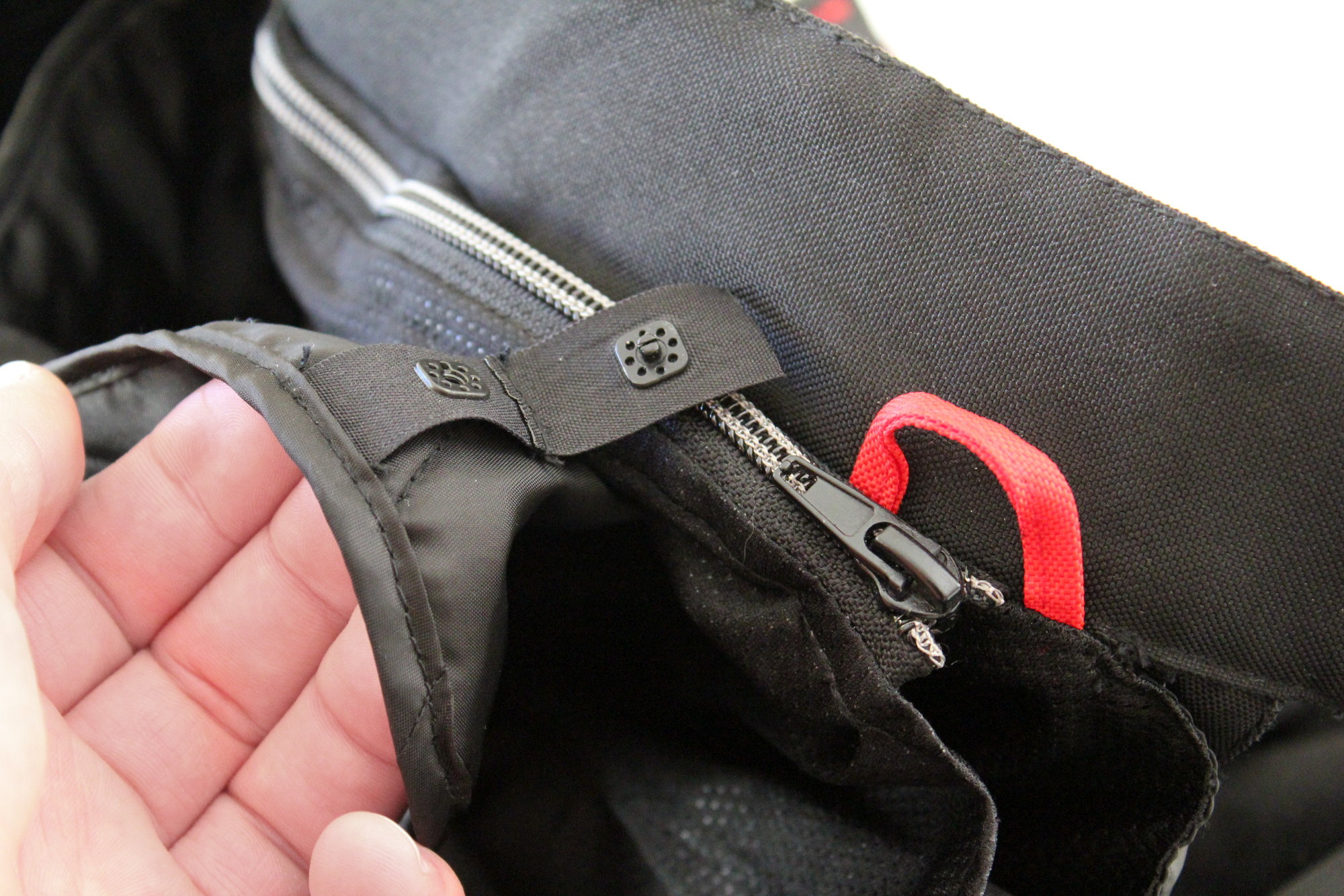 Montage des doublures sur le pantalon Ixon Crosstour