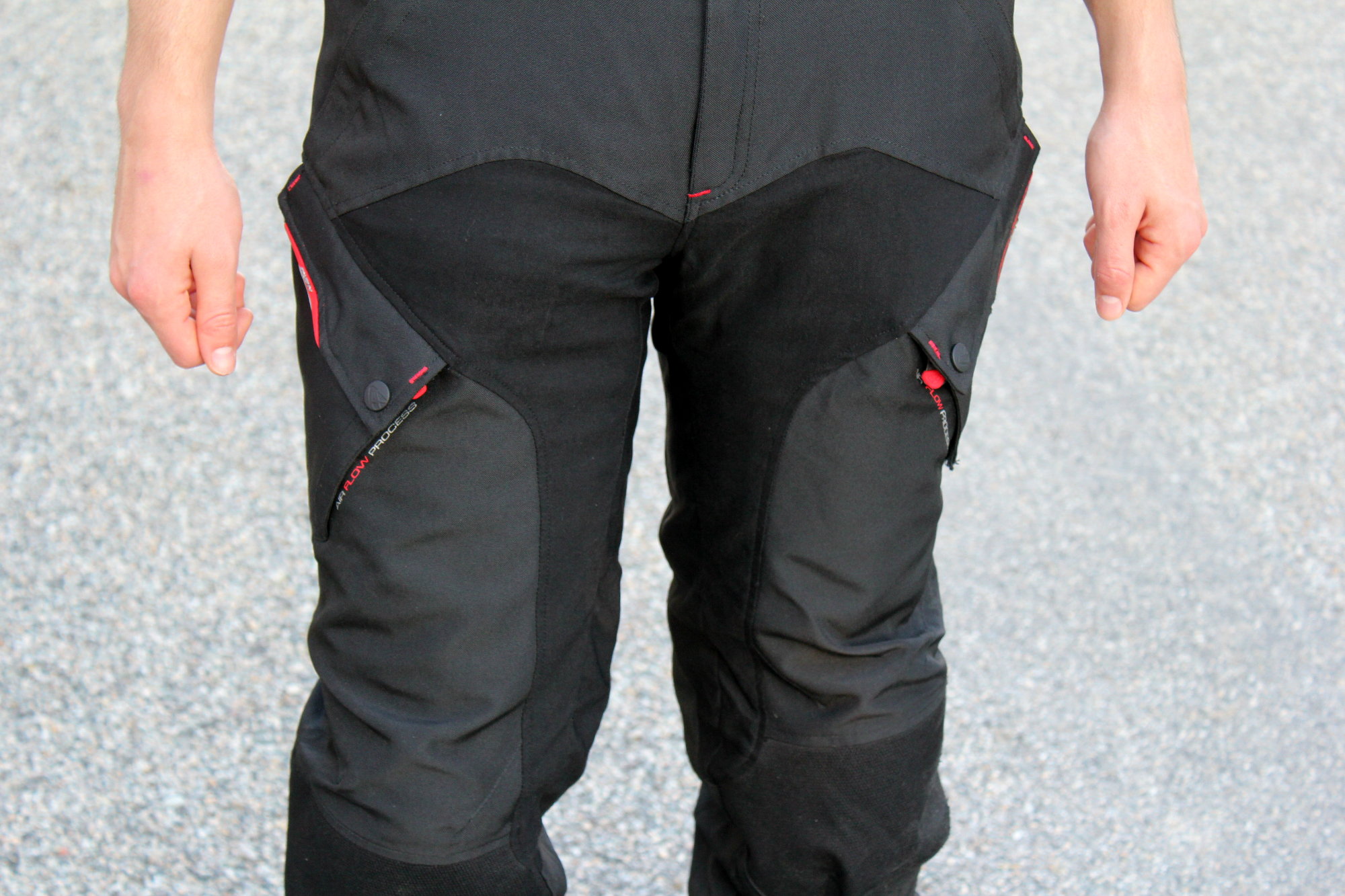 Le pantalon moto, équipement de protection. Comment le choisir ?