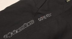 Outre la membrane Gore-Tex appréciable, le tissu extérieur est également déperlant