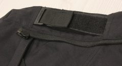 Les deux velcros à la taille offrent au Alpinestars Patron un bon ajustement au niveau de la ceinture