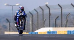 Yamaha R1 Superbike Wheeling