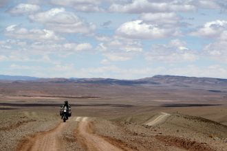 Piste dans la pampa