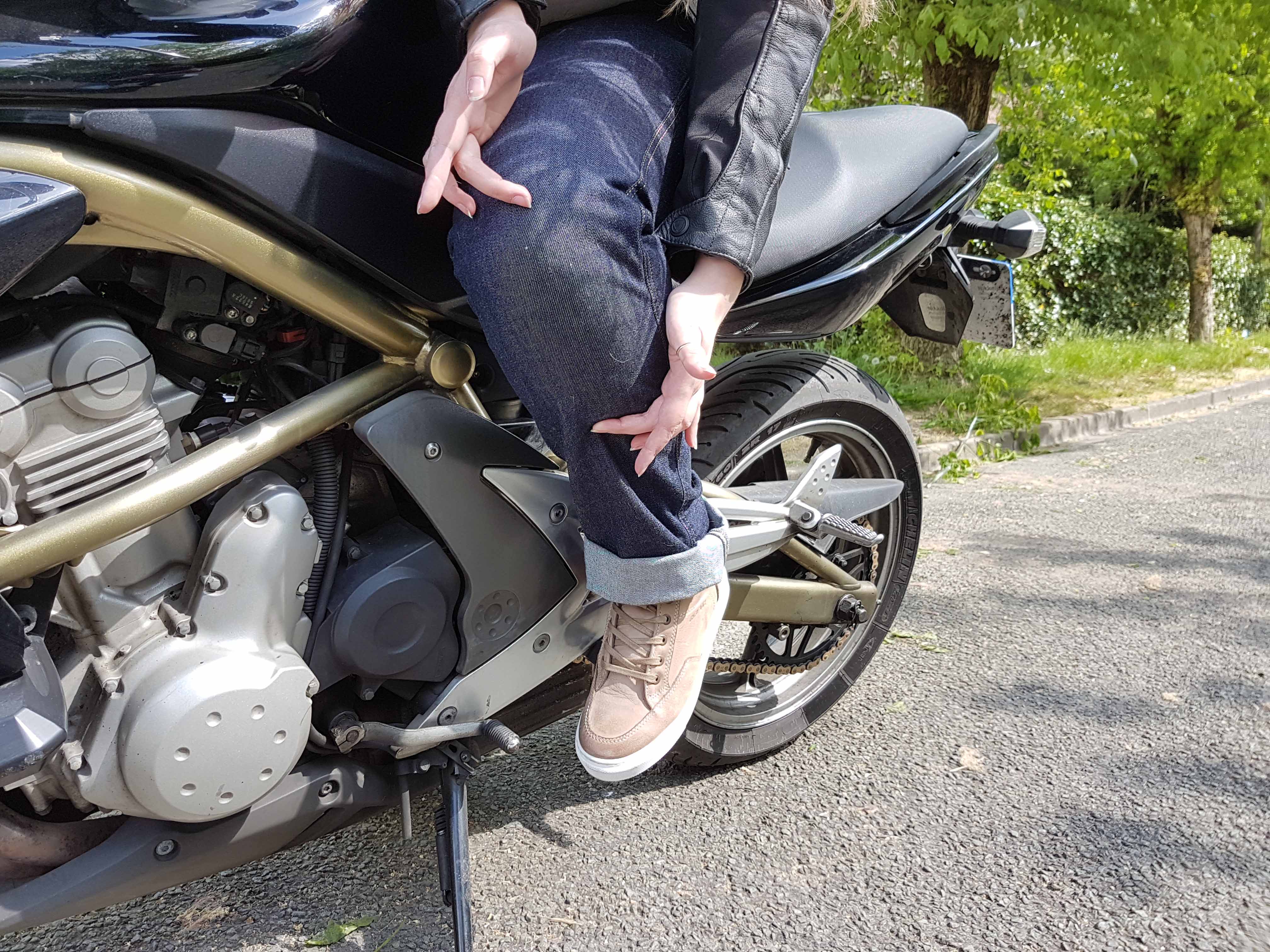 Choisir ses protections de genou – Passion Moto Sécurité