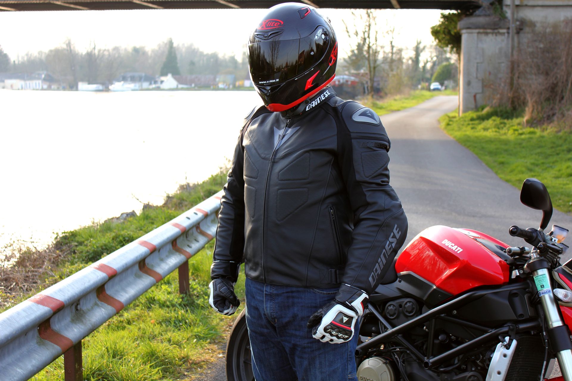 Comment réparer une fermeture éclair sur un cuir de moto ?