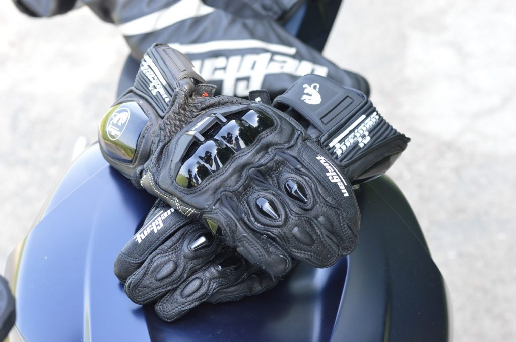 Zoom sur les gants Furygan AFS 18