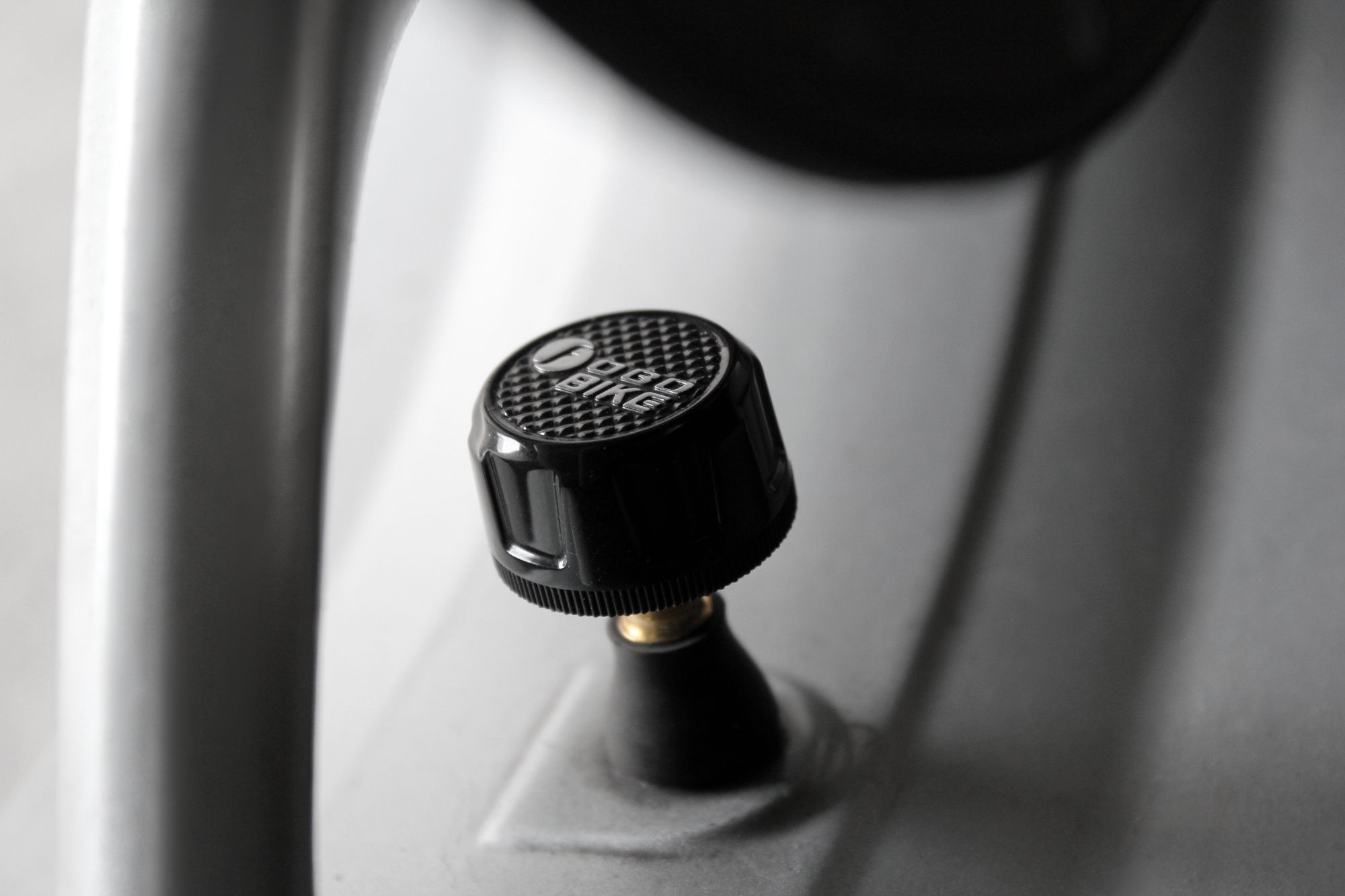 Charge USB étanche à leau détection de la Pression des pneus jinclonder Moniteur de Pression des pneus pour Motos et Tous Types de véhicules à Roues Haute précision 2 capteurs externes 