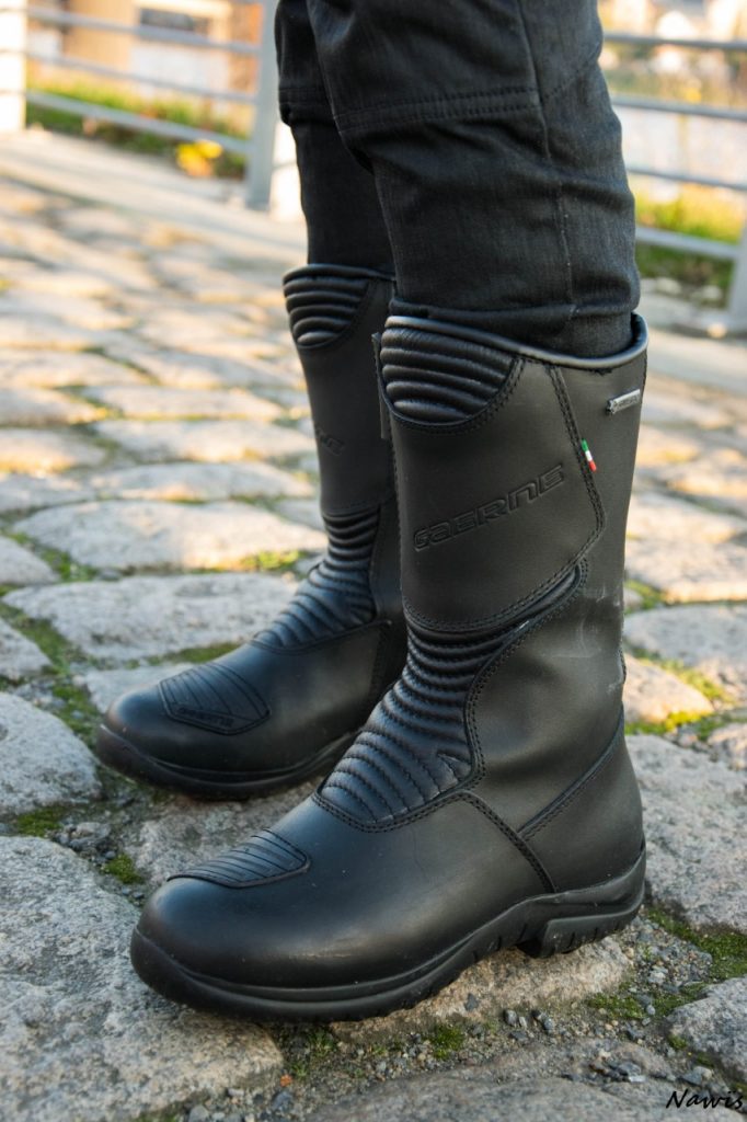 Essai des bottes Gaerne Black rose Goretex par Laura, jeune motarde !