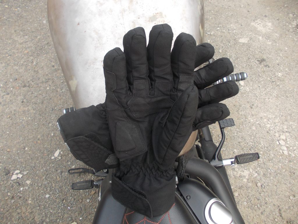 Un aspect massif des gants Furygan Symbol du fait des nombreuses couches de textile