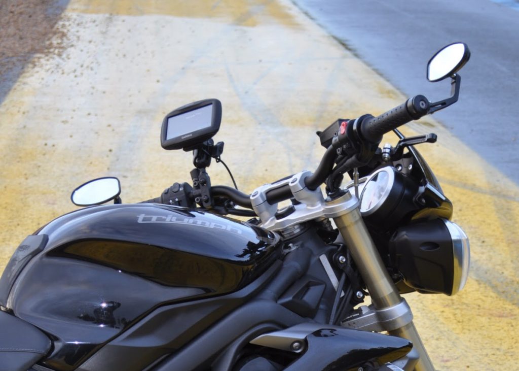 Le GPS Garmin Zumo monté sur ma Triumph Street Triple