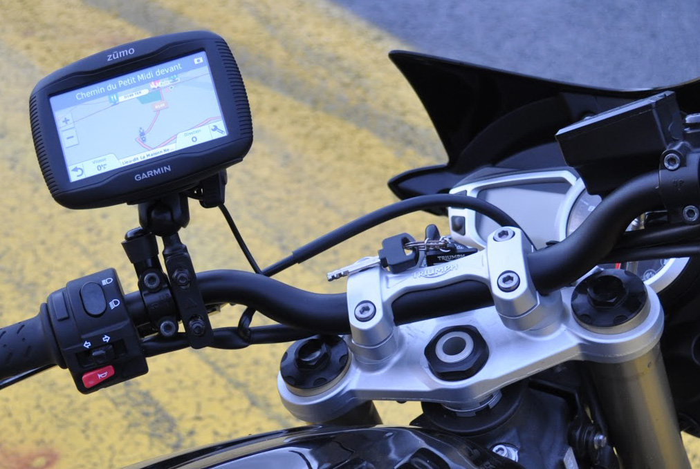 GPS Garmin Zuomo, Moto plan serré guidon