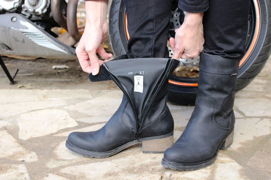 Bottes de moto pour femme : comment choisir ? - Les Bikeuses