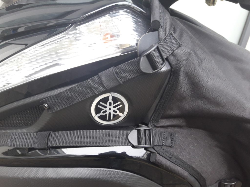 Sangles de fixation sur la partie haute du tablier Bagster Boomerang.