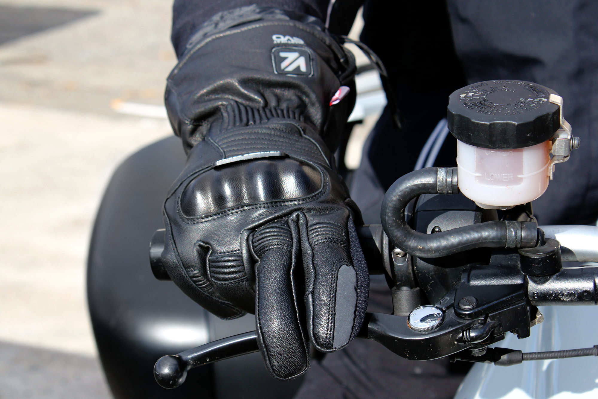 Les gants de moto chauffants, est-ce vraiment utile ? - Live Love Ride - Le  blog iCasque