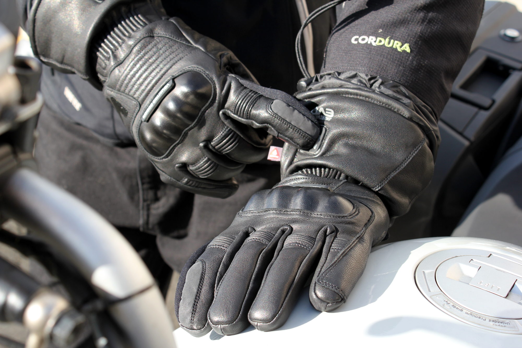 Comparo: gants chauffants de Racer, iXS et Five - Actu Moto