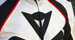 Logo Dainese poitrine