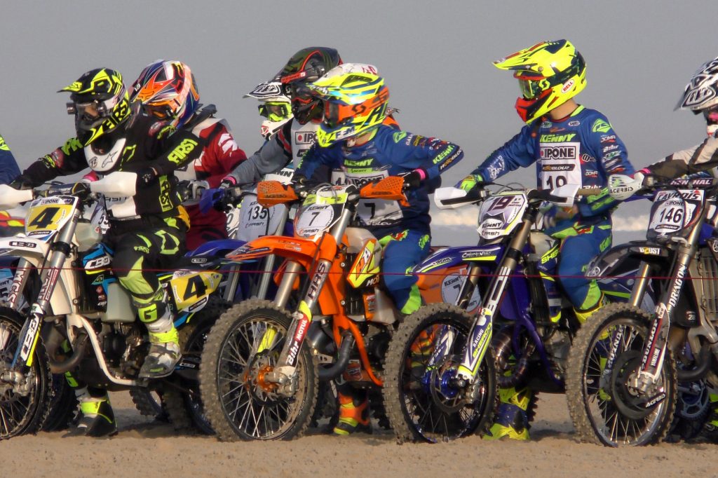 Florian Miot sur la ligne de départ de l&rsquo;Enduropale Junior. Il finira 4ème au scratch, 1er en 125 !