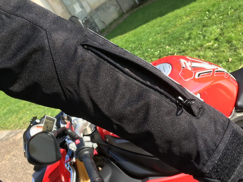 La poche sur la manche