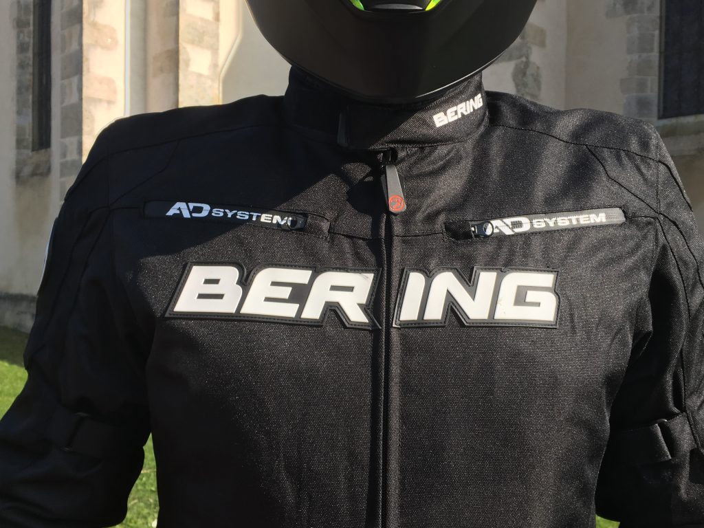 La finition du blouson Bering Onyx est assez sobre