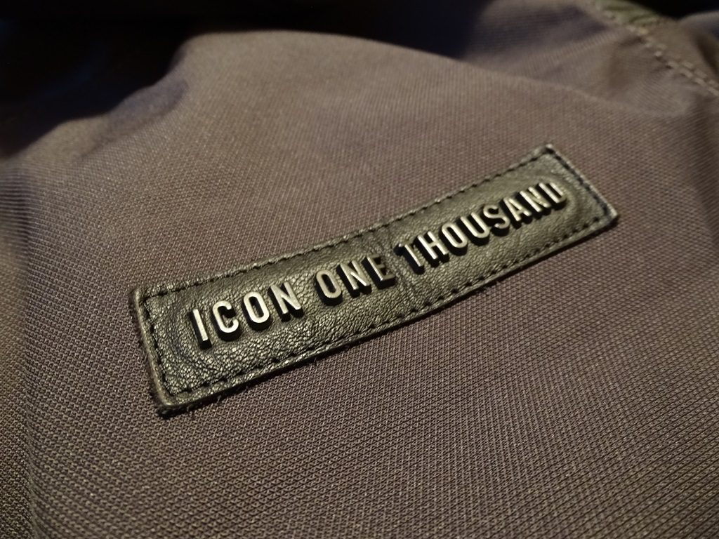 Le logo Icon 1000 en métal