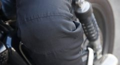 Protection genou du pantalon moto IXON Summit 2 par Monsieur Marcin