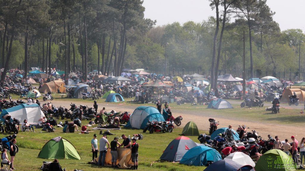 Ah, les campings… Ils font partie du folklore du Mans!