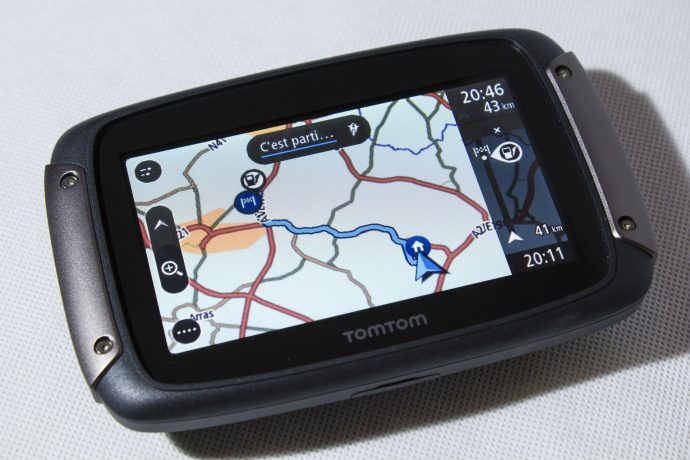 Support GPS TomTom Kit alimenté et câble pour GPS Rider 40, 42, 400, 410,  420, 450, 500, 550 - Adaptateur et chargeur 