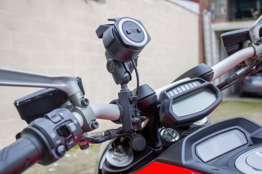 TomTom Rider 450 – platine de fixation installée