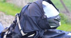 Côté contenance, le sac à dos Kriega R30 peut même accueillir mon casque