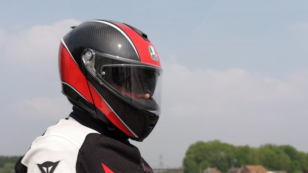 Casque AGV SportModular – mentonnière baissée vue de profil zoom