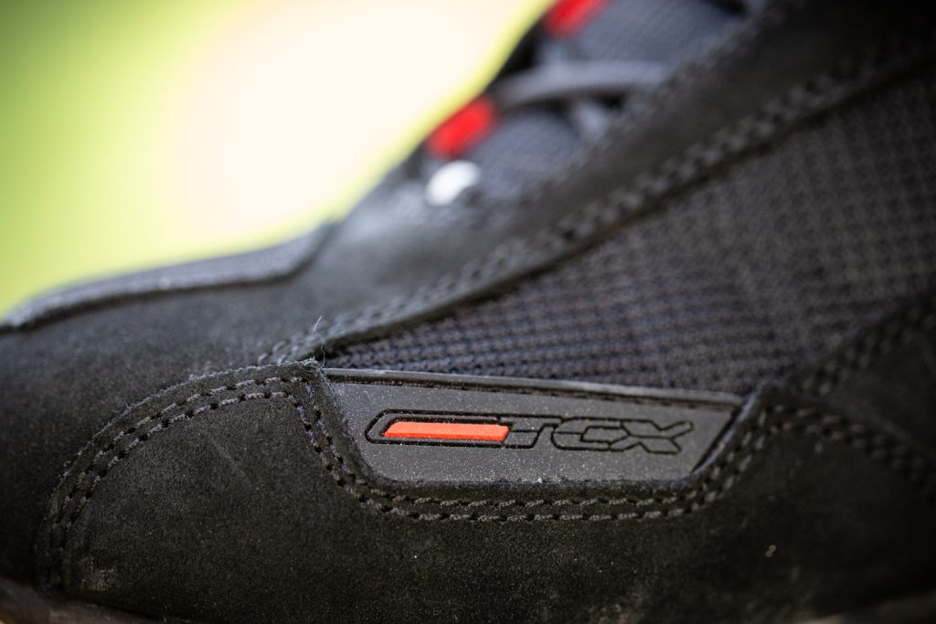 Les baskets TCX Vibe Waterproof ne sont disponibles qu’en noir/rouge