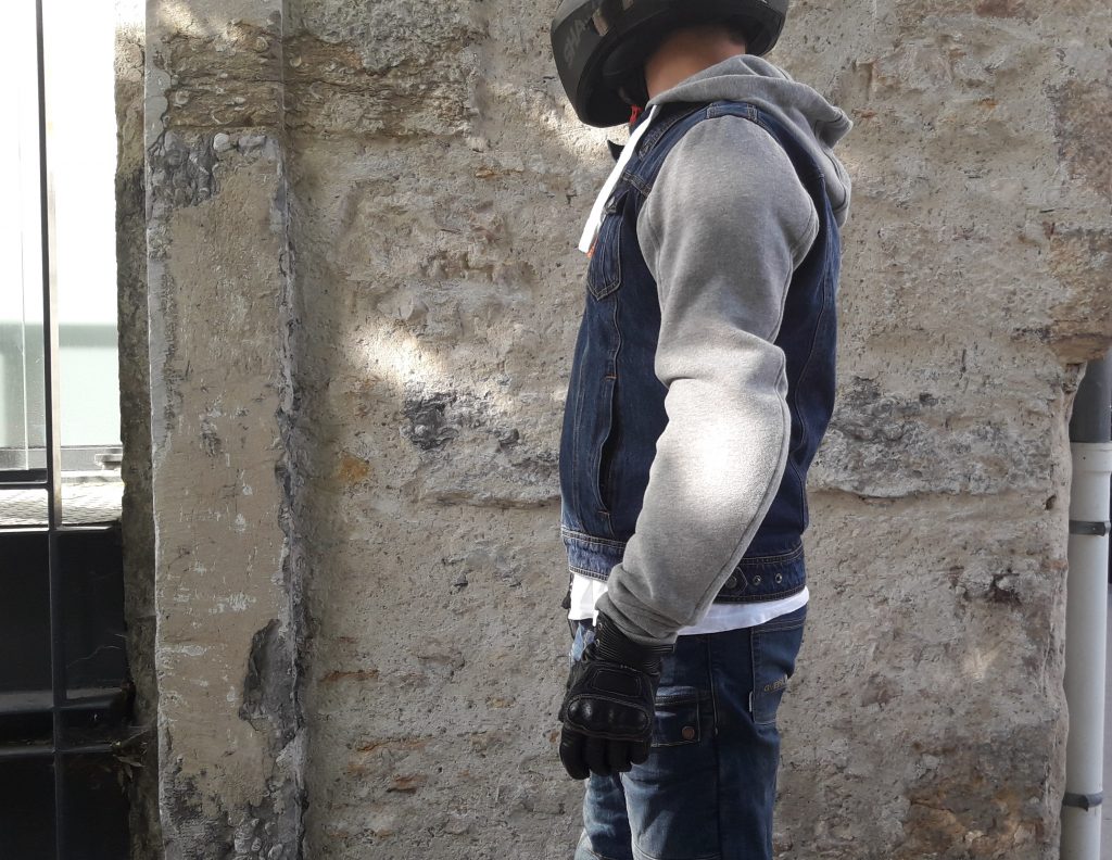 Les manches et la capuche du blouson Segura Kurt, en coton épais