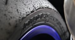 Les pneus Pirelli Supercosta V2 utilisent la même gomme que les Slick Superbike