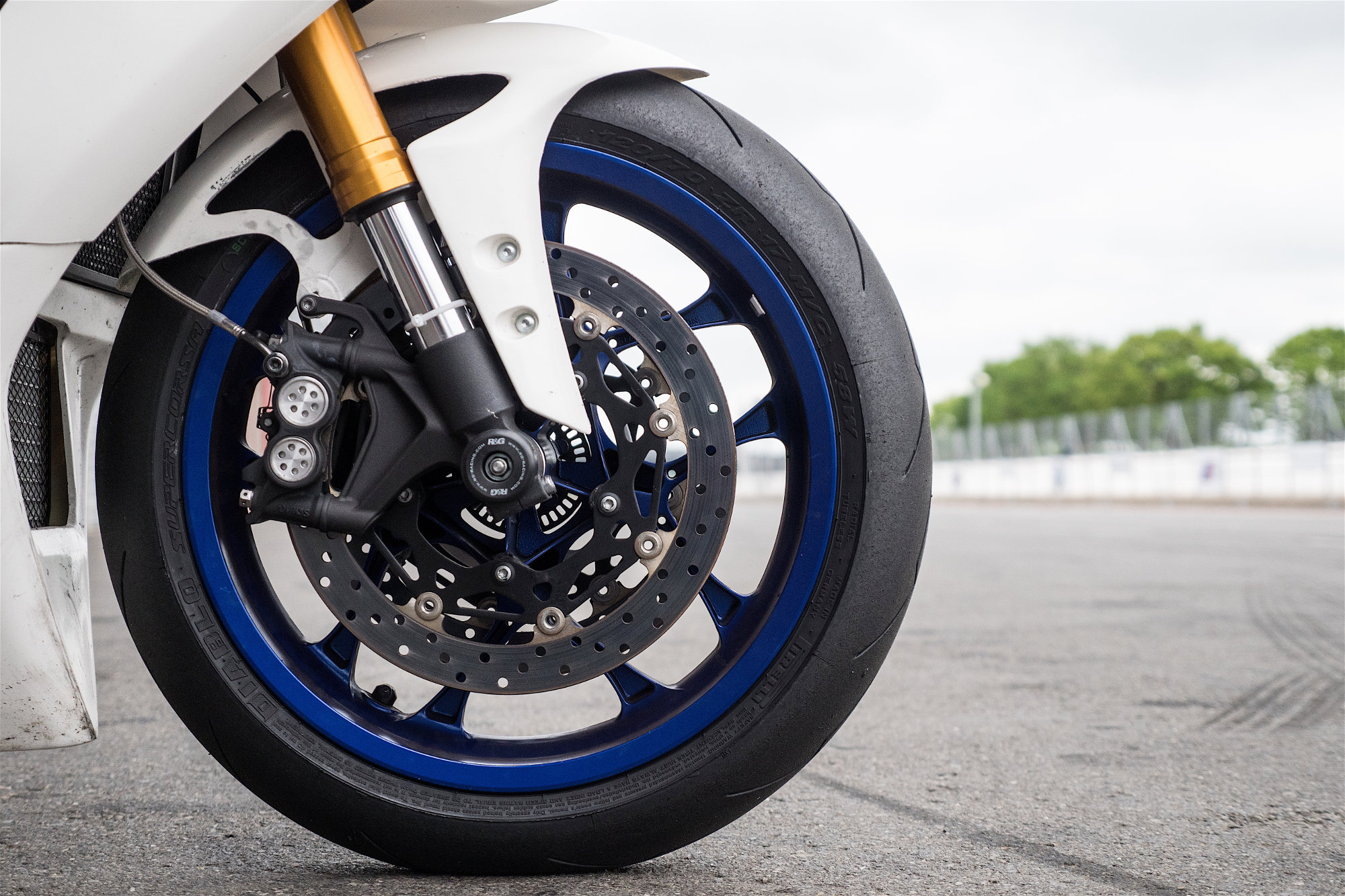 Pneus Pirelli Supercorsa V2 : des pneus racing avec modèle SC homologué pour la route